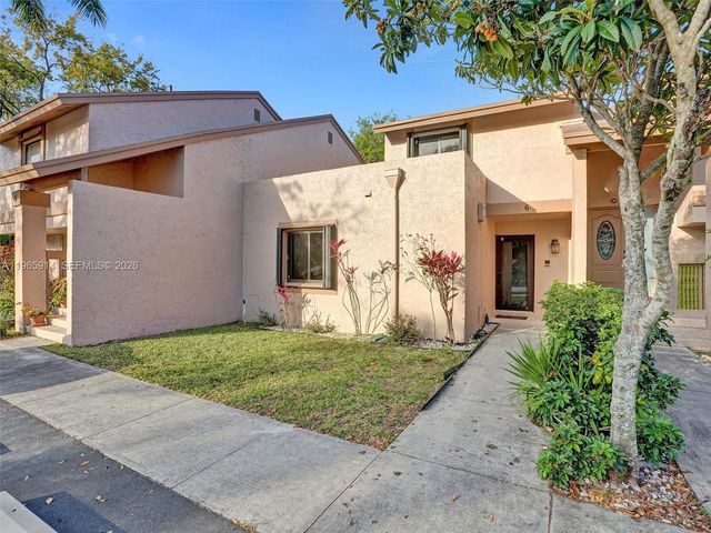 6 Chestnut Cir, Cooper City, FL 33026