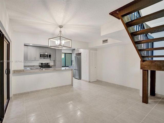 6 Chestnut Cir, Cooper City, FL 33026