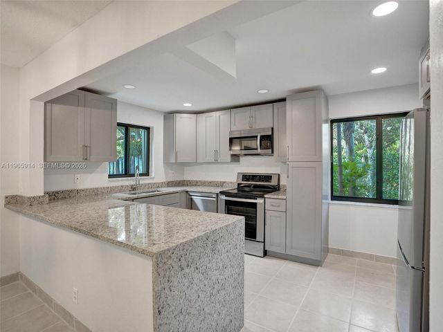 6 Chestnut Cir, Cooper City, FL 33026