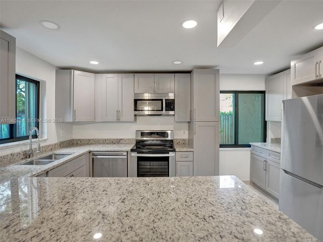 6 Chestnut Cir, Cooper City, FL 33026