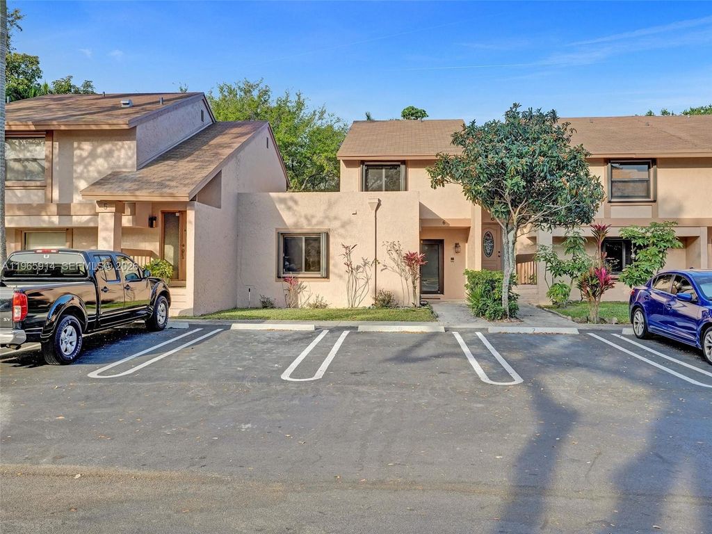 6 Chestnut Cir, Cooper City, FL 33026