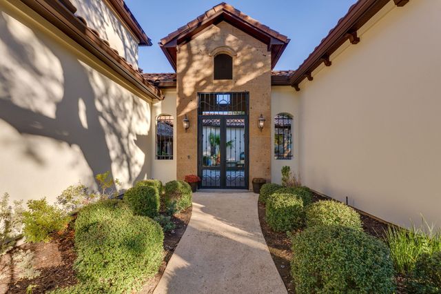 3 The Hills DR, The Hills, TX 78738