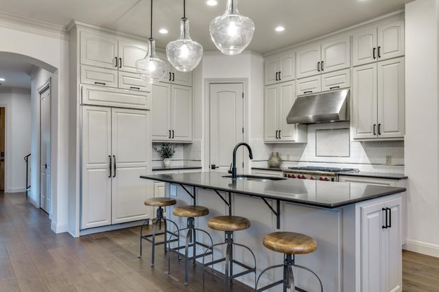 3 The Hills DR, The Hills, TX 78738