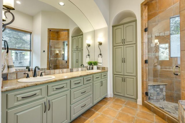 3 The Hills DR, The Hills, TX 78738