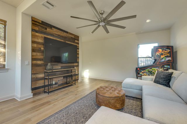 3 The Hills DR, The Hills, TX 78738