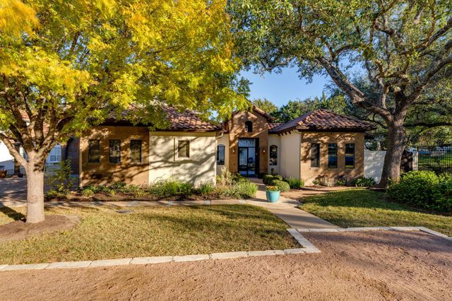 3 The Hills DR, The Hills, TX 78738