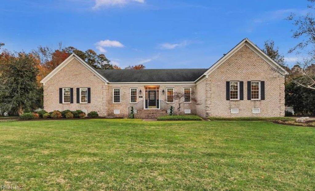 27 Dryden DR, Poquoson, VA 23662