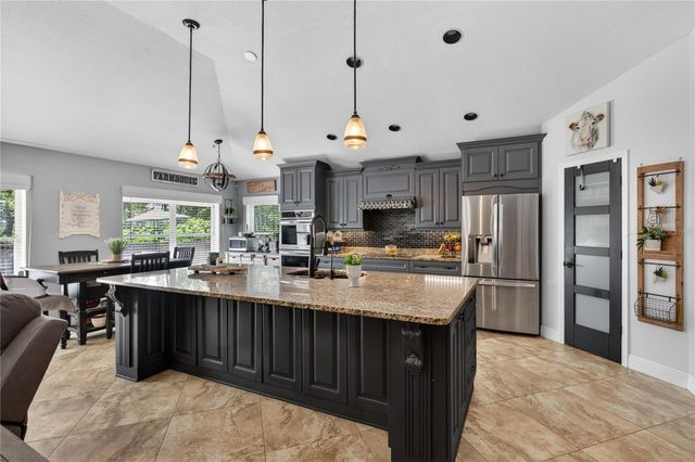 2040 PARK FOREST BOULEVARD, Mount Dora, FL 32757