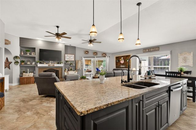 2040 PARK FOREST BOULEVARD, Mount Dora, FL 32757