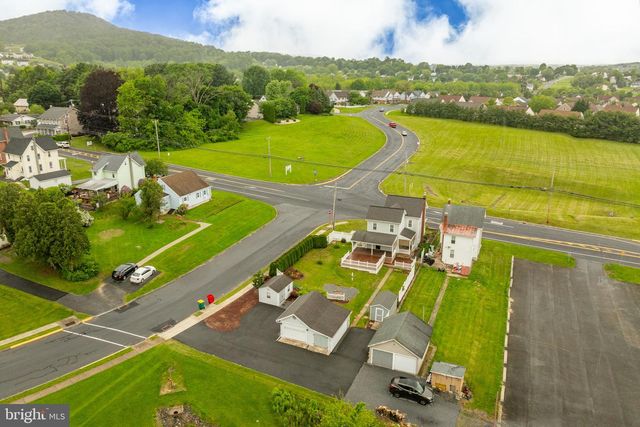 852 FRITZTOWN RD, Reading, PA 19608