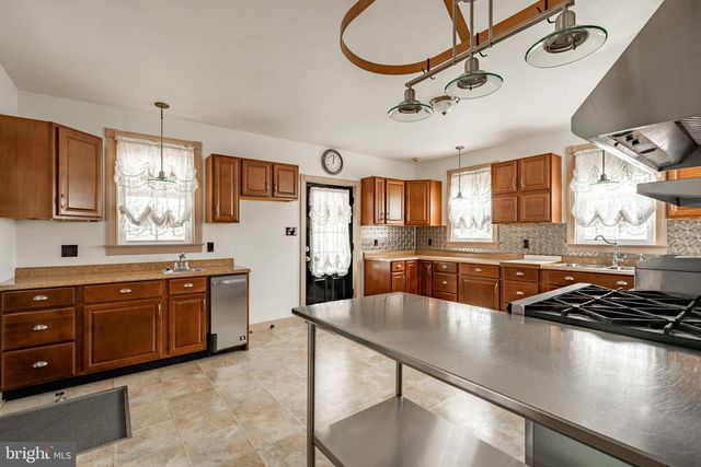 852 FRITZTOWN RD, Reading, PA 19608