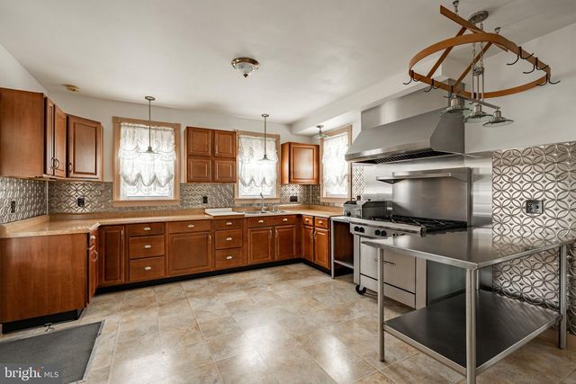 852 FRITZTOWN RD, Reading, PA 19608