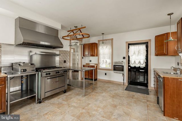 852 FRITZTOWN RD, Reading, PA 19608