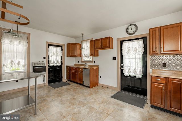 852 FRITZTOWN RD, Reading, PA 19608
