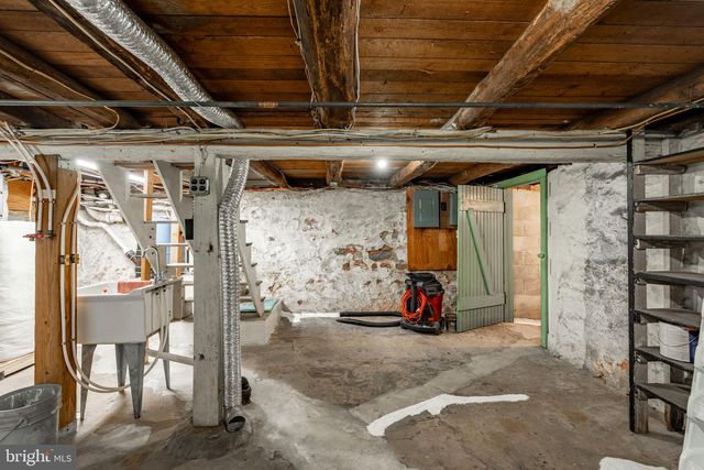 852 FRITZTOWN RD, Reading, PA 19608