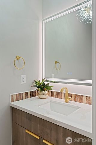 955 103rd Avenue SE, Bellevue, WA 98004