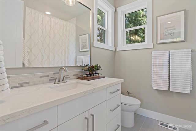 955 103rd Avenue SE, Bellevue, WA 98004