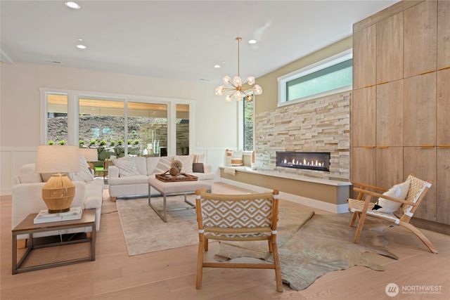 955 103rd Avenue SE, Bellevue, WA 98004