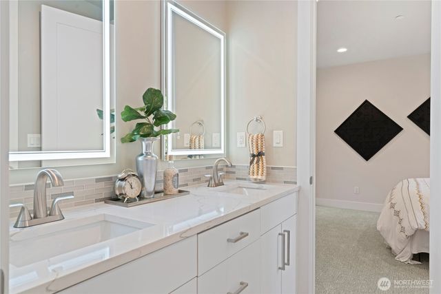 955 103rd Avenue SE, Bellevue, WA 98004