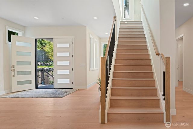 955 103rd Avenue SE, Bellevue, WA 98004