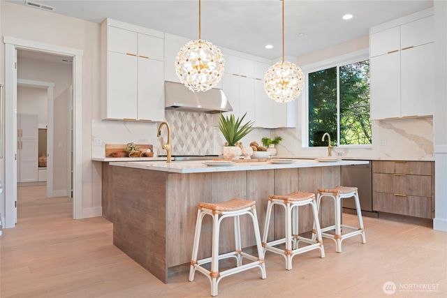 955 103rd Avenue SE, Bellevue, WA 98004