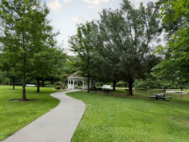 18 Majestic Falls Drive, Houston, TX 77339