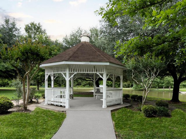 18 Majestic Falls Drive, Houston, TX 77339