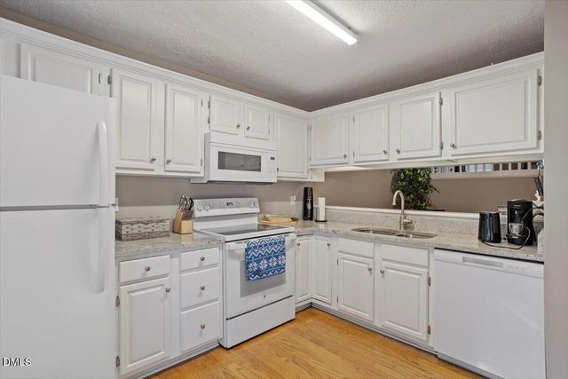 100 Hunting Chase 1d, Cary, NC 27513