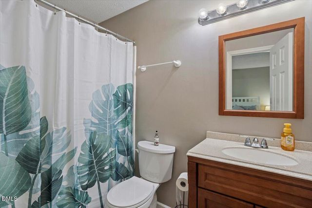 100 Hunting Chase 1d, Cary, NC 27513