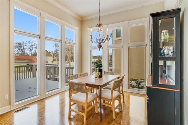 708 NE Lake Pointe Drive, Lee's Summit, MO 64064