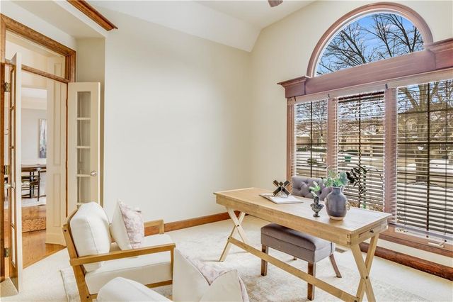 708 NE Lake Pointe Drive, Lee's Summit, MO 64064