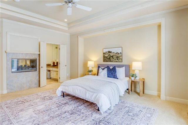 708 NE Lake Pointe Drive, Lee's Summit, MO 64064