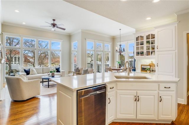 708 NE Lake Pointe Drive, Lee's Summit, MO 64064