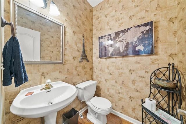 708 NE Lake Pointe Drive, Lee's Summit, MO 64064