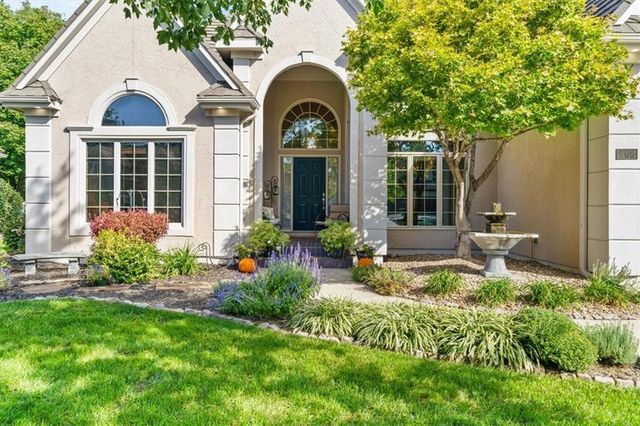 708 NE Lake Pointe Drive, Lee's Summit, MO 64064