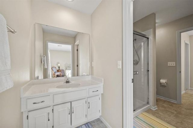 708 NE Lake Pointe Drive, Lee's Summit, MO 64064