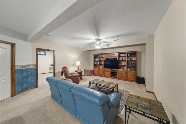 708 NE Lake Pointe Drive, Lee's Summit, MO 64064