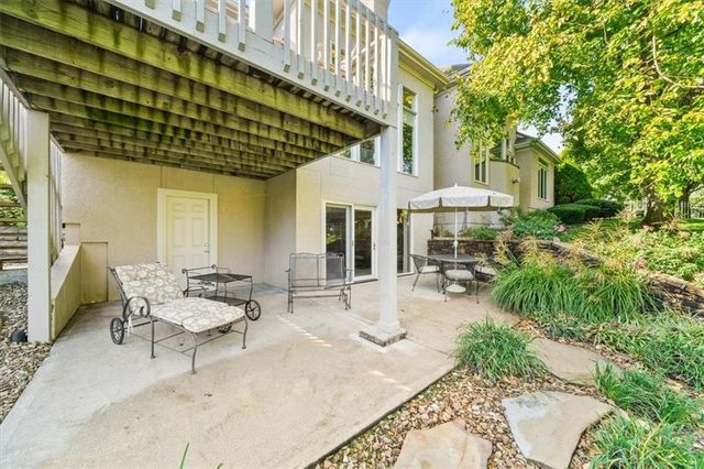 708 NE Lake Pointe Drive, Lee's Summit, MO 64064