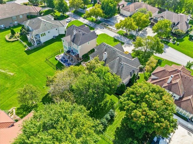 708 NE Lake Pointe Drive, Lee's Summit, MO 64064