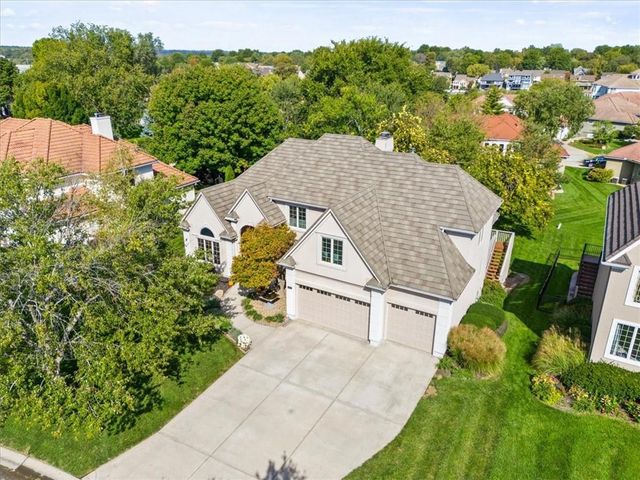 708 NE Lake Pointe Drive, Lee's Summit, MO 64064