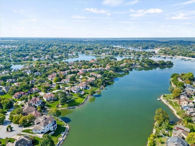 708 NE Lake Pointe Drive, Lee's Summit, MO 64064