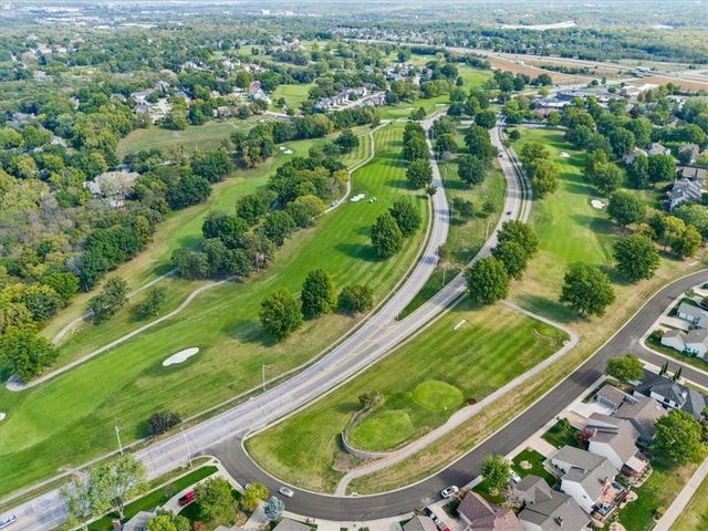 708 NE Lake Pointe Drive, Lee's Summit, MO 64064