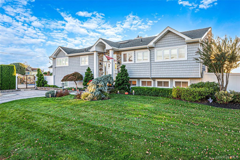 174 Secatogue Lane W, West Islip, NY 11795 — photo 2