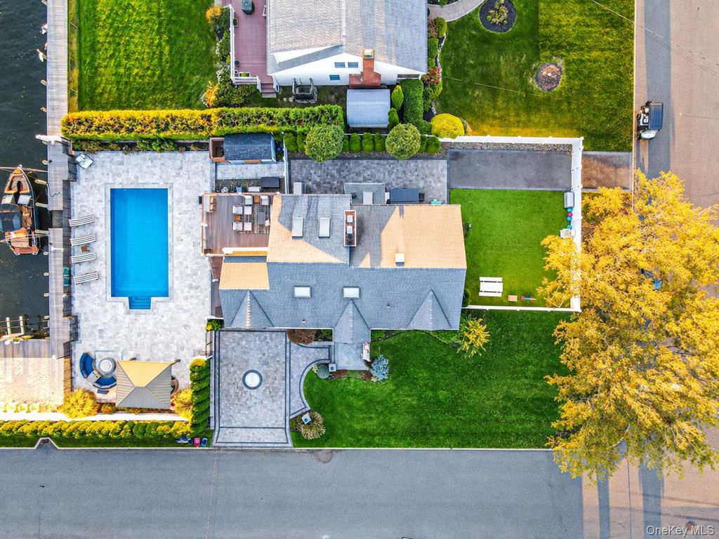 174 Secatogue Lane W, West Islip, NY 11795 — photo 4
