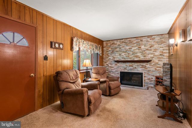 402 OLD EAGLE SCHOOL RD, Wayne, PA 19087