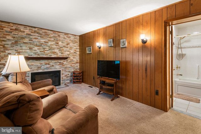 402 OLD EAGLE SCHOOL RD, Wayne, PA 19087