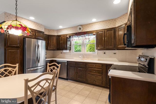 402 OLD EAGLE SCHOOL RD, Wayne, PA 19087