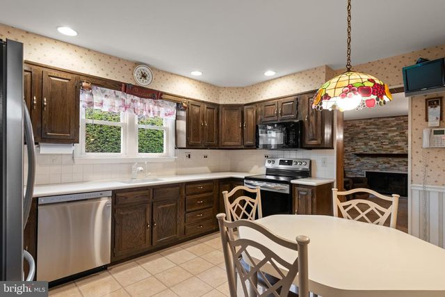 402 OLD EAGLE SCHOOL RD, Wayne, PA 19087