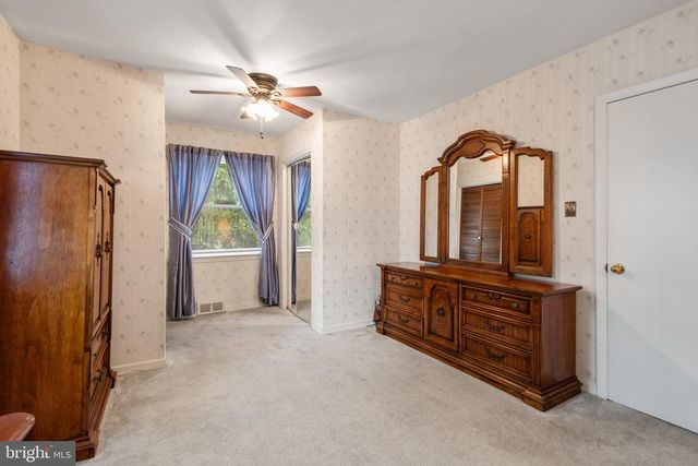 402 OLD EAGLE SCHOOL RD, Wayne, PA 19087