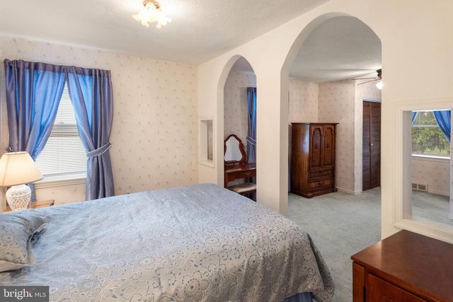 402 OLD EAGLE SCHOOL RD, Wayne, PA 19087